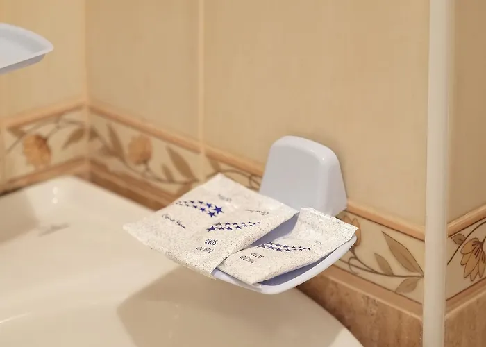 Hotel Akademicheskaya 2*